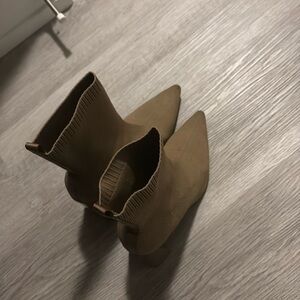 Selling women heels Zara
